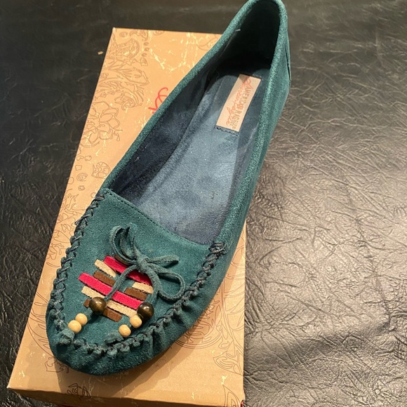 🚨SHOES🚨 - Picture 1 of 3